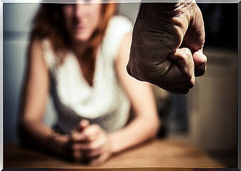 Four signs that reveal an abusive relationship