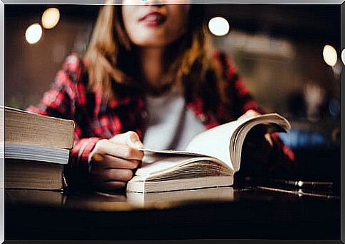 Teen girl reading