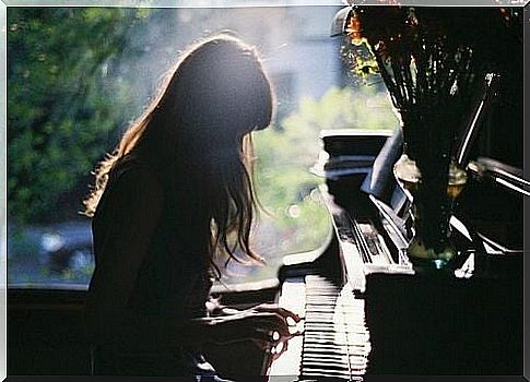 girl playing piano