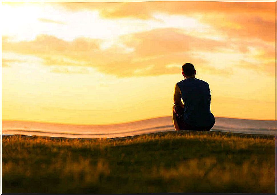 Seated man looking at the horizon