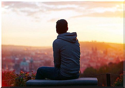 Boy from his back looking at the city